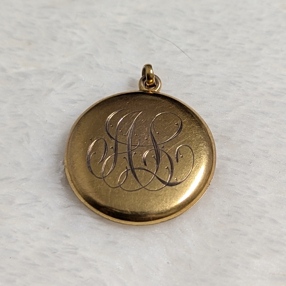 Antique Gold filled Locket Pendant with Artistic Face Design - Picture 4 of 5